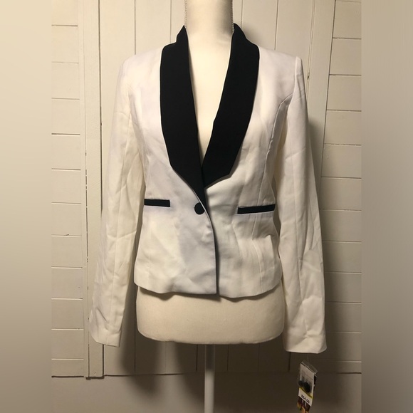 Elegant White and Black Women's Blazer - Picture 1 of 7